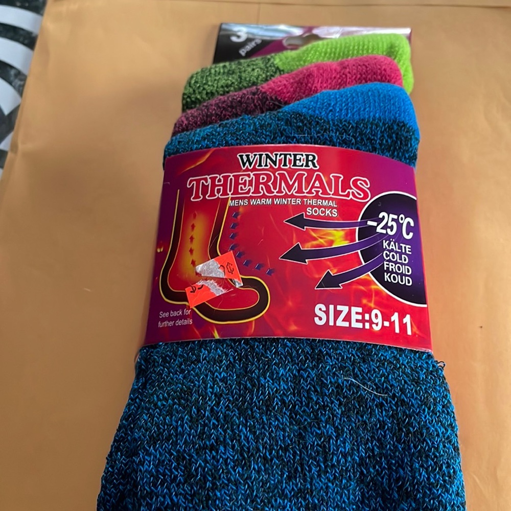 3 pair women’s thermal socks
